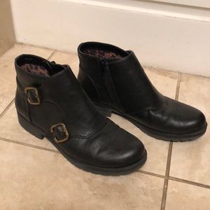 Motor ankle boots